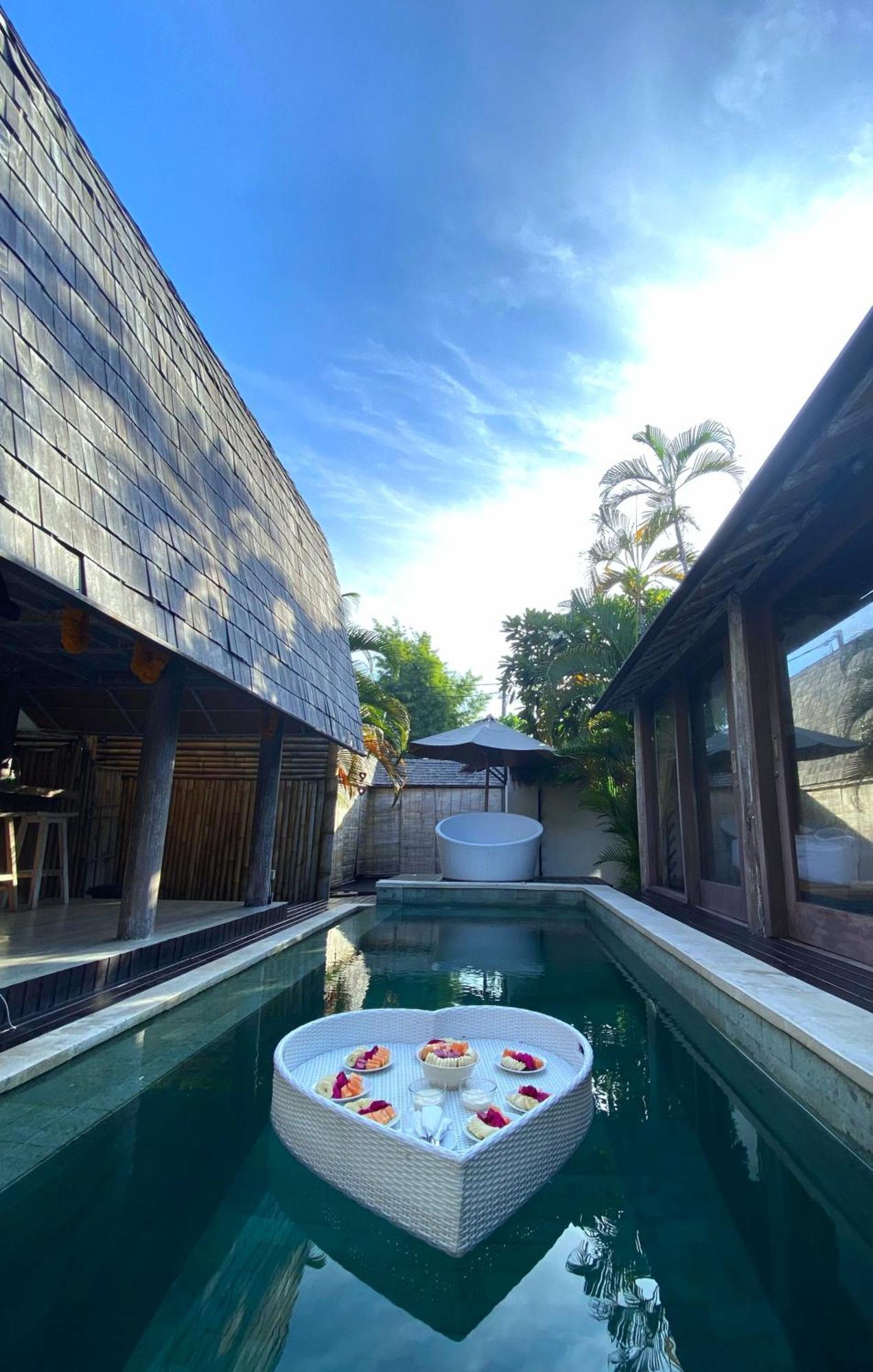 Promo! Private Vacation Rentals Villa, 2 Pools,4 Bedrooms,4 Bathrooms, Bali Seminyak Bagian luar foto