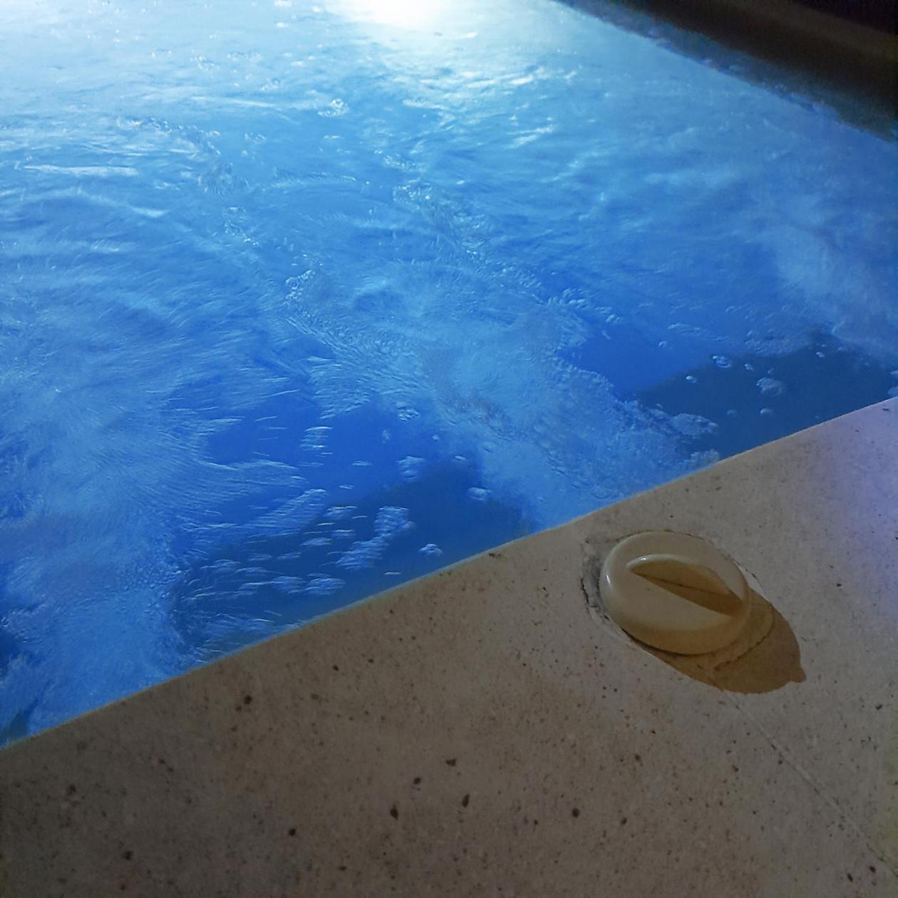 Promo! Private Vacation Rentals Villa, 2 Pools,4 Bedrooms,4 Bathrooms, Bali Seminyak Bagian luar foto